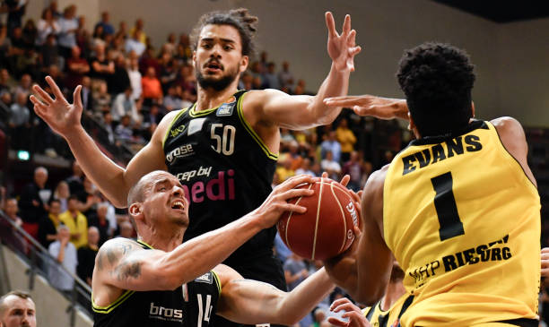 足球不仅仅 足球不仅仅