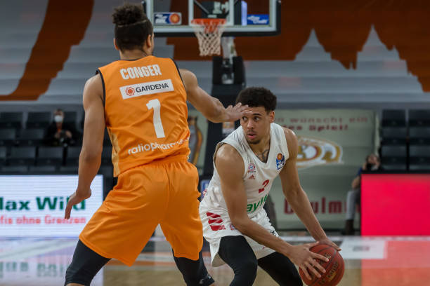 许多球迷开 许多球迷开